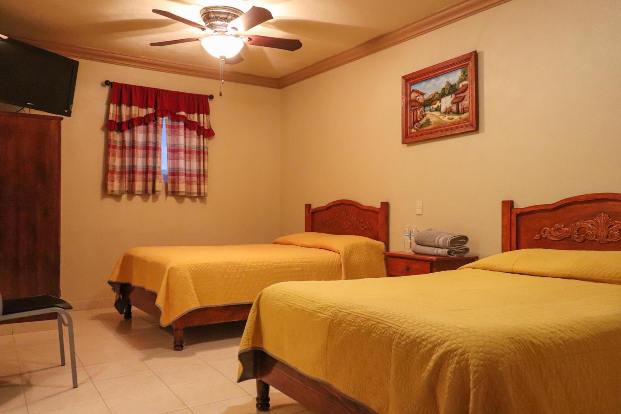Hotel Coroneo Екстер'єр фото
